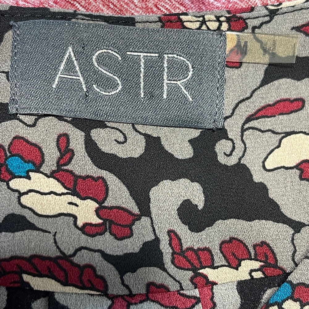 Astr the Label Floral Paisley Print Long Sleeve Blouse Gray Red Size M - Picture 7 of 8